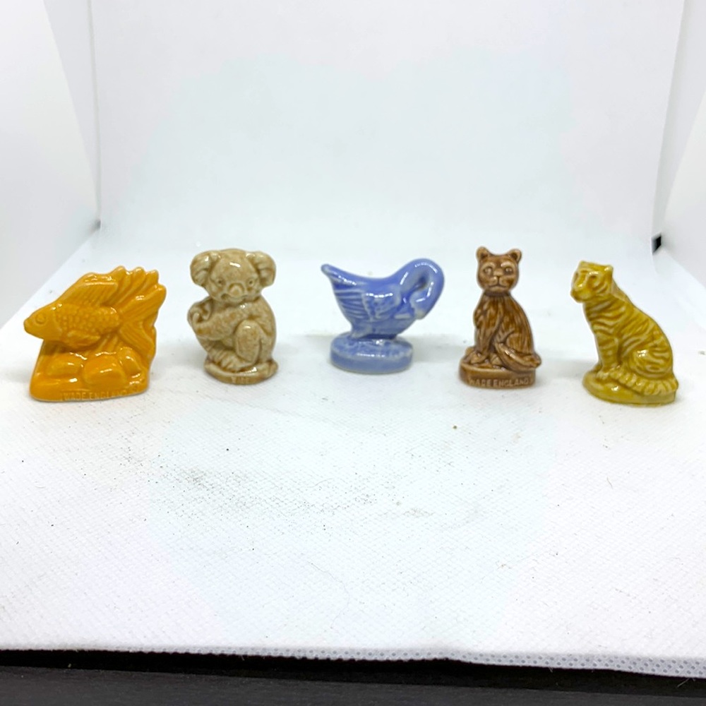 Bundle of Wade England small collectible figurines - animals